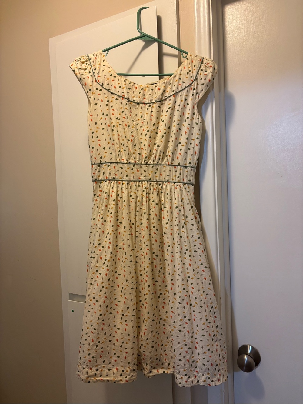 Emily and Fin Rachel Dress Size Small Cream with Autumn Leaves